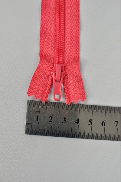 ZIP032  5號拉鏈  成衣單頭拉鏈   聚酯牙拉鏈款式  密尾拉鏈  不設單獨拉鍊訂購 正面照